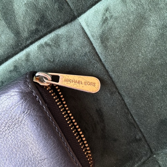 Michael Kors Wallet - Picture 5 of 7